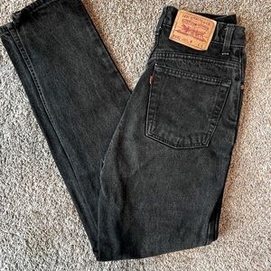 Vintage Levi’s 512 slim fit, tapered leg. SZ 9L